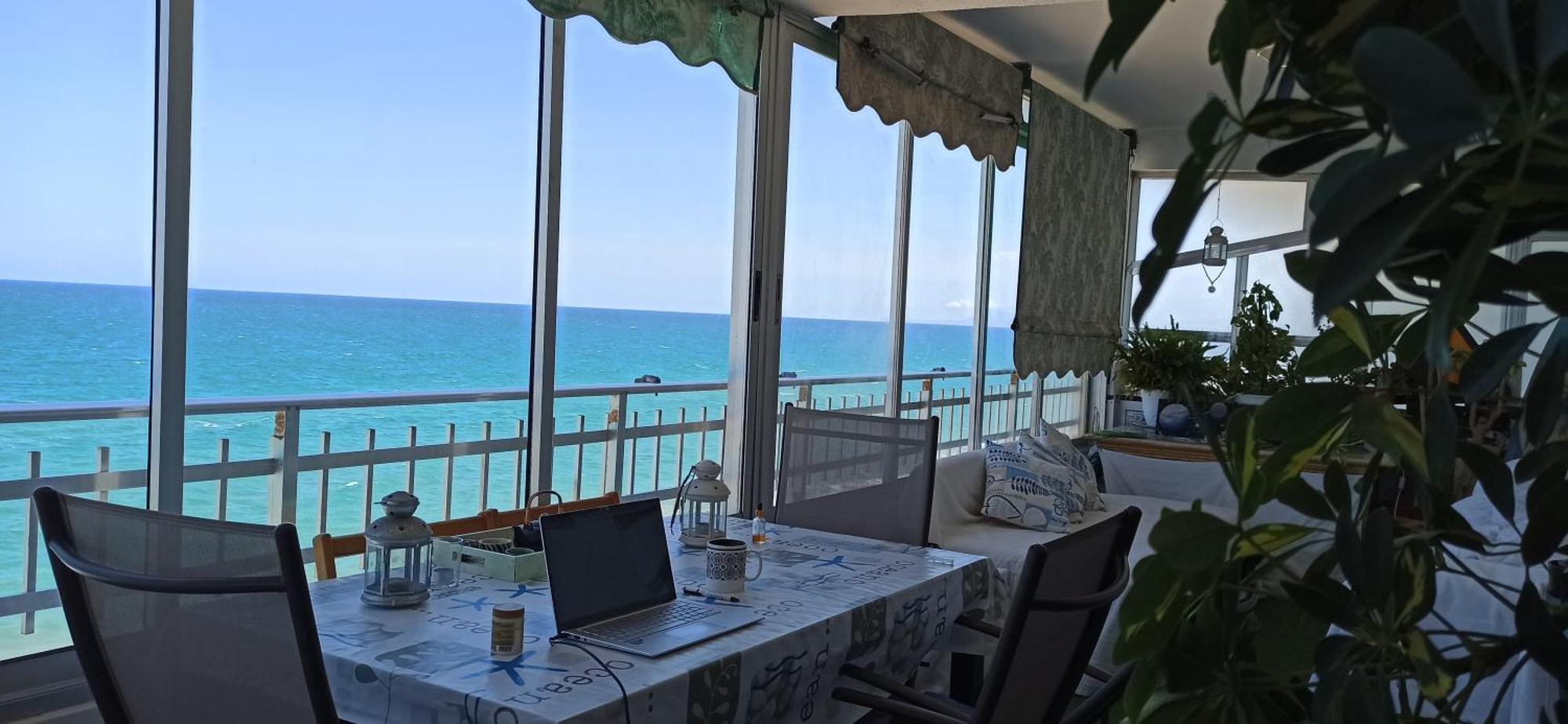 Blue Double Private Room At Front Beach - Habitacion Doble En La Playa Valenza Esterno foto
